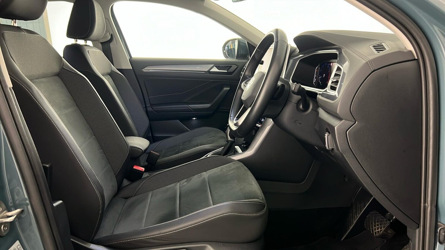 Used Volkswagen T-Roc 2023 for sale - 77346897: Photo 16