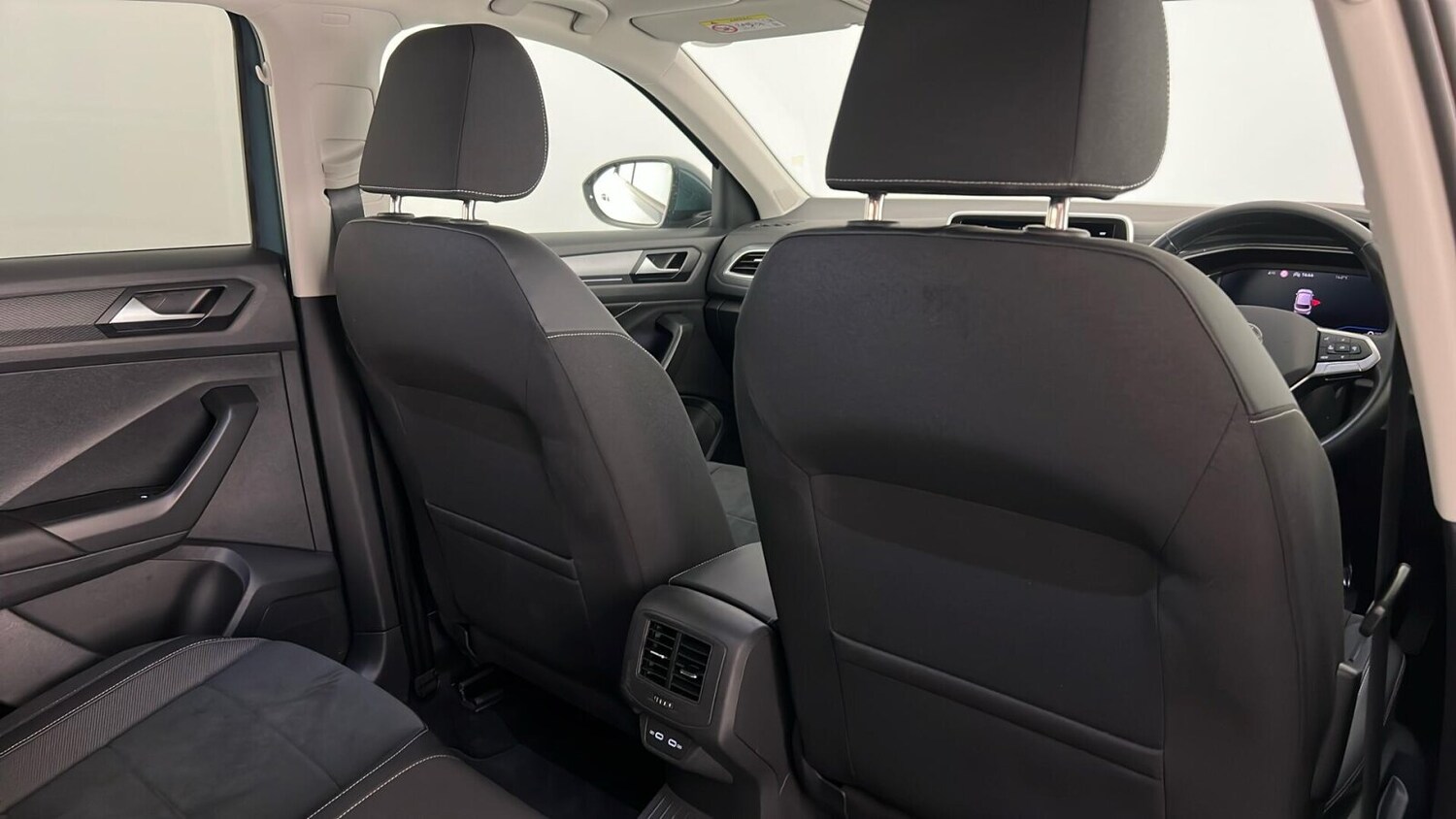 Used Volkswagen T-Roc 2023 for sale - 77346897: Photo 32