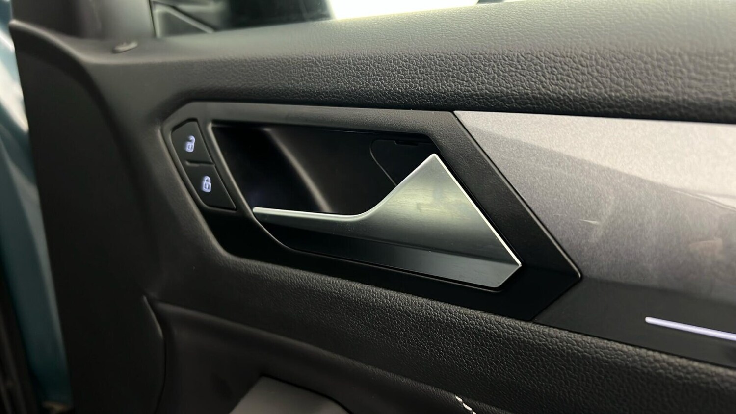 Used Volkswagen T-Roc 2023 for sale - 77346897: Photo 34