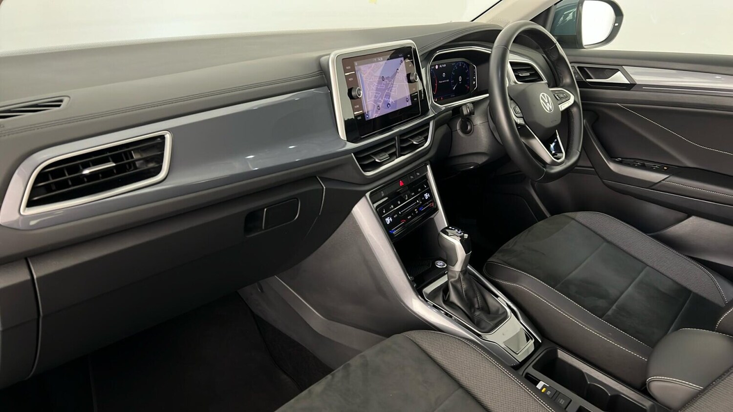 Used Volkswagen T-Roc 2023 for sale - 77346897: Photo 9