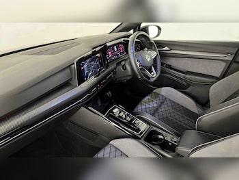 Used Volkswagen Golf 2023 for sale - 75405990: Photo