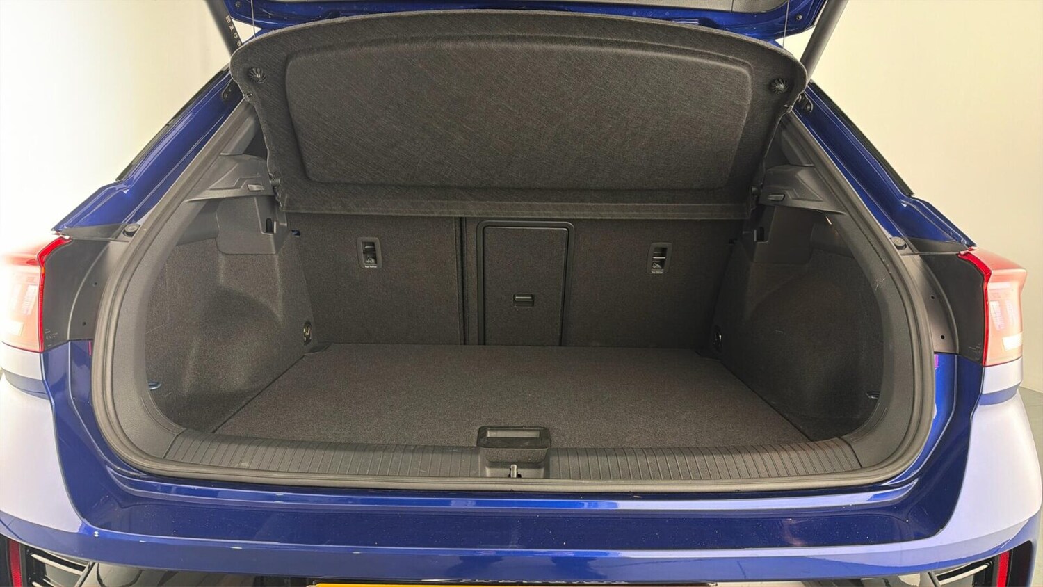 Used Volkswagen T-Roc 2025 for sale - 77660352: Photo 13