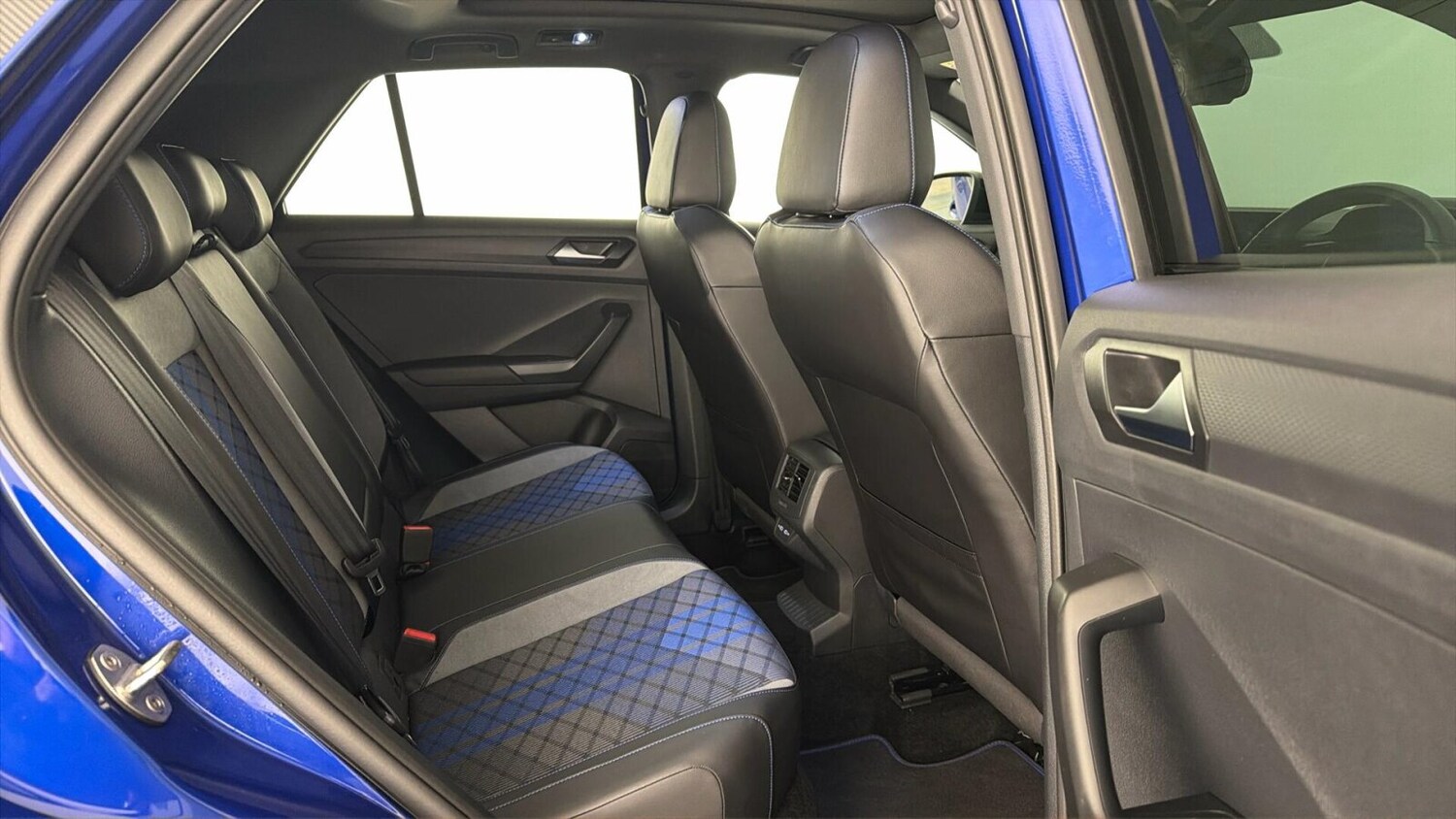 Used Volkswagen T-Roc 2025 for sale - 77660352: Photo 14