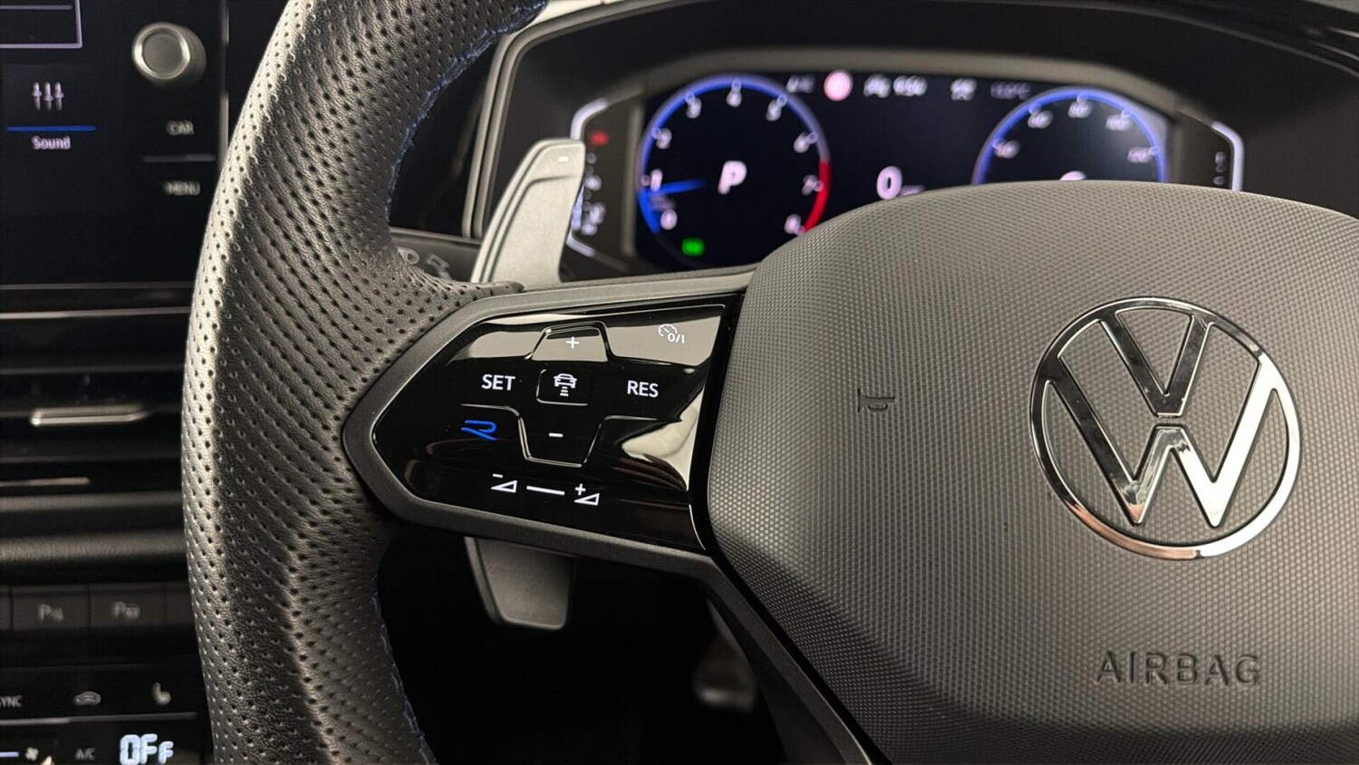 Used Volkswagen T-Roc 2025 for sale - 77660352: Photo 18