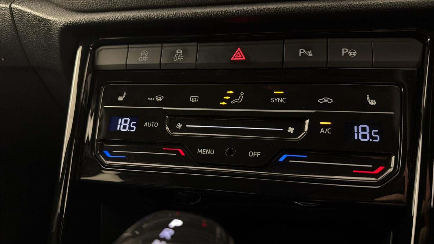 Used Volkswagen T-Roc 2025 for sale - 77660352: Photo 21