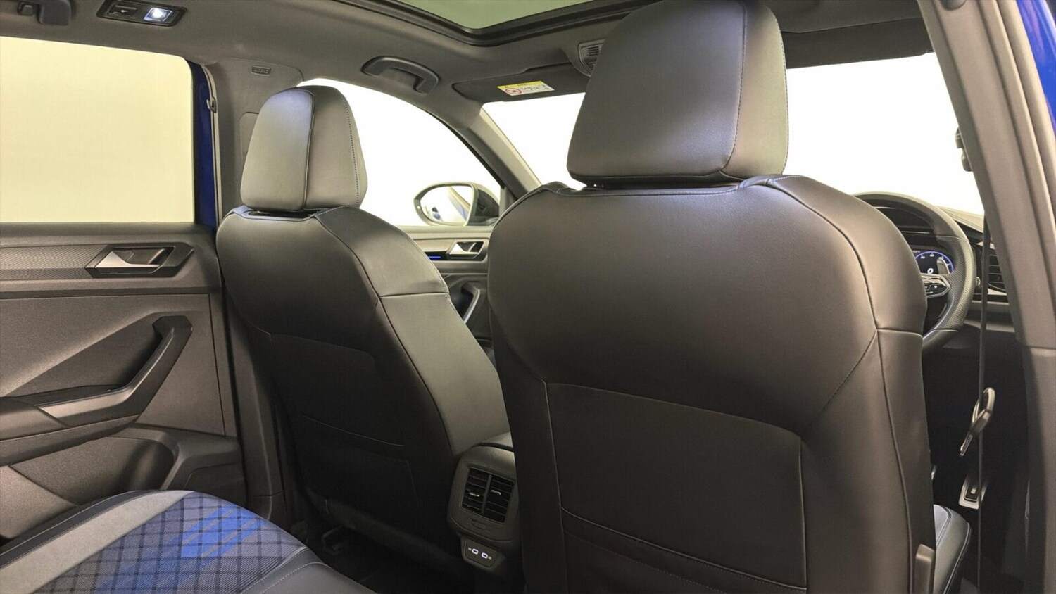 Used Volkswagen T-Roc 2025 for sale - 77660352: Photo 34