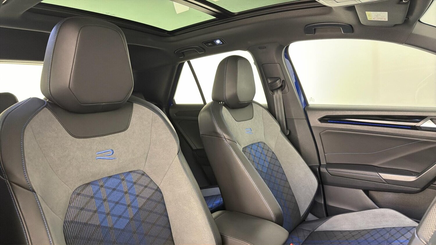 Used Volkswagen T-Roc 2025 for sale - 77660352: Photo 36