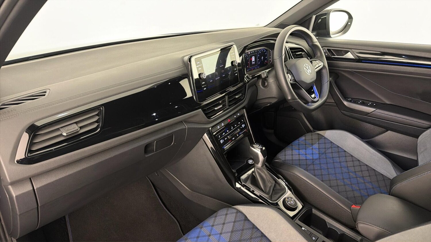 Used Volkswagen T-Roc 2025 for sale - 77660352: Photo 9