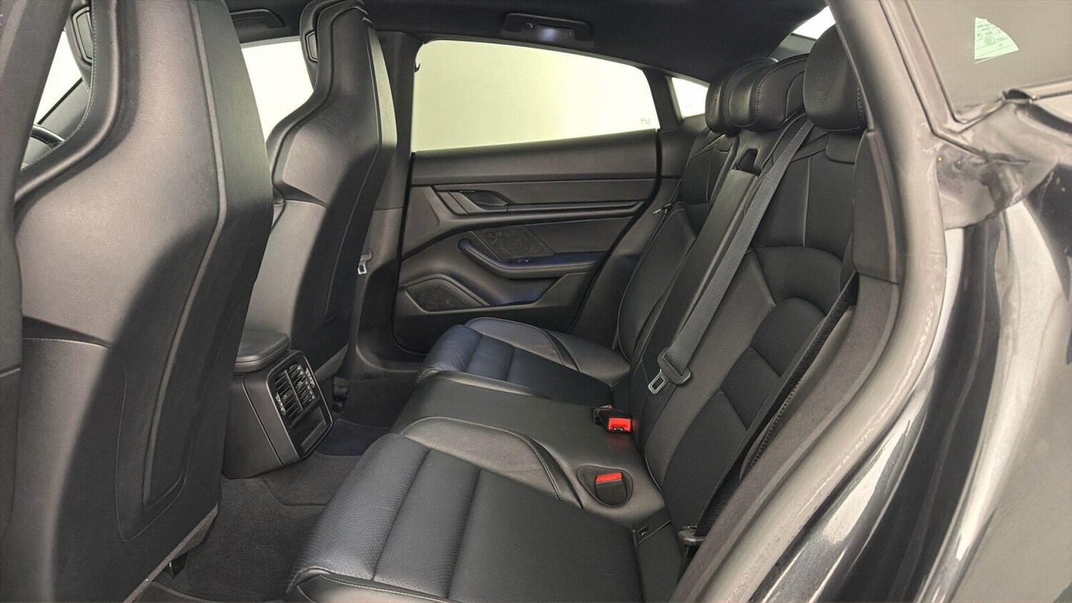 Used Porsche Taycan 2021 for sale - 77470768: Photo 26