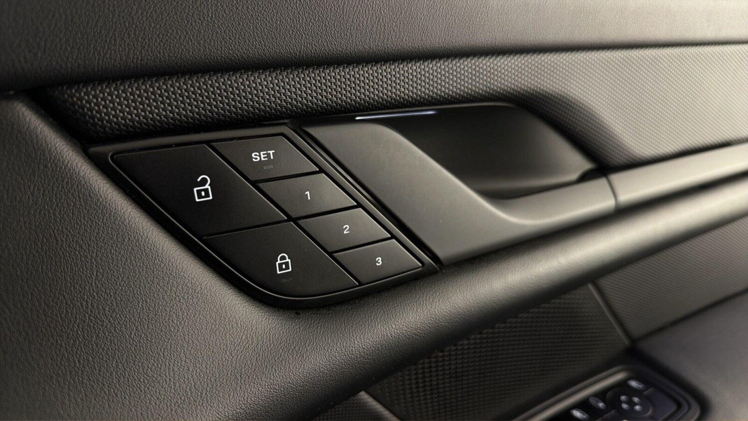 Used Porsche Taycan 2021 for sale - 77470768: Photo 39