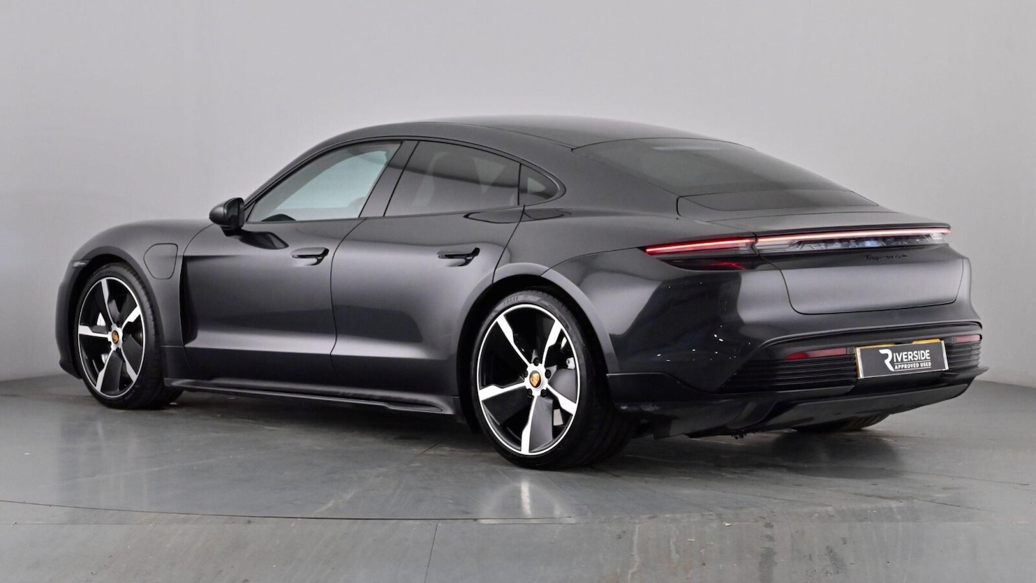 Used Porsche Taycan 2021 for sale - 77470768: Photo 4