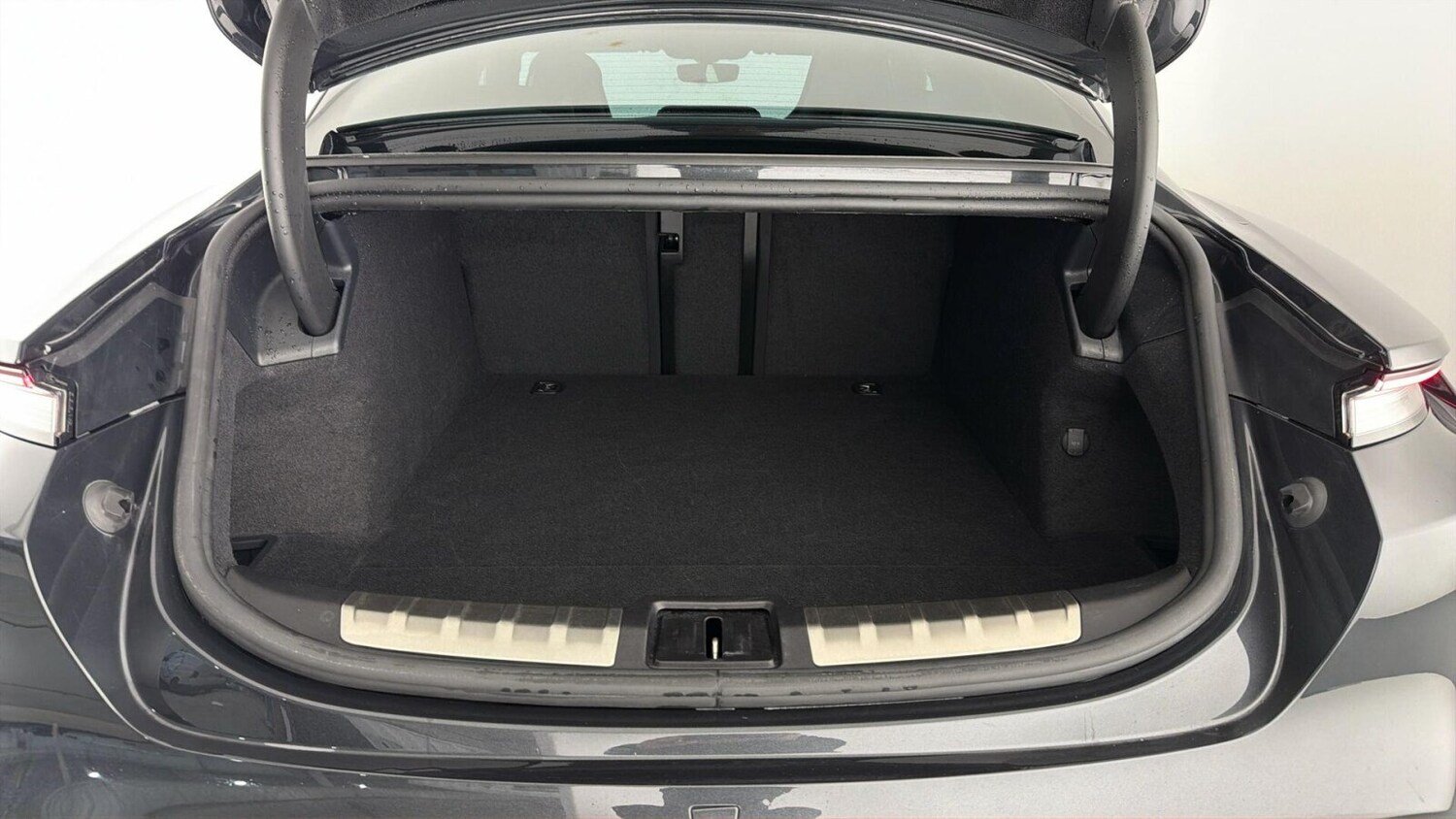 Used Porsche Taycan 2021 for sale - 77470768: Photo 40