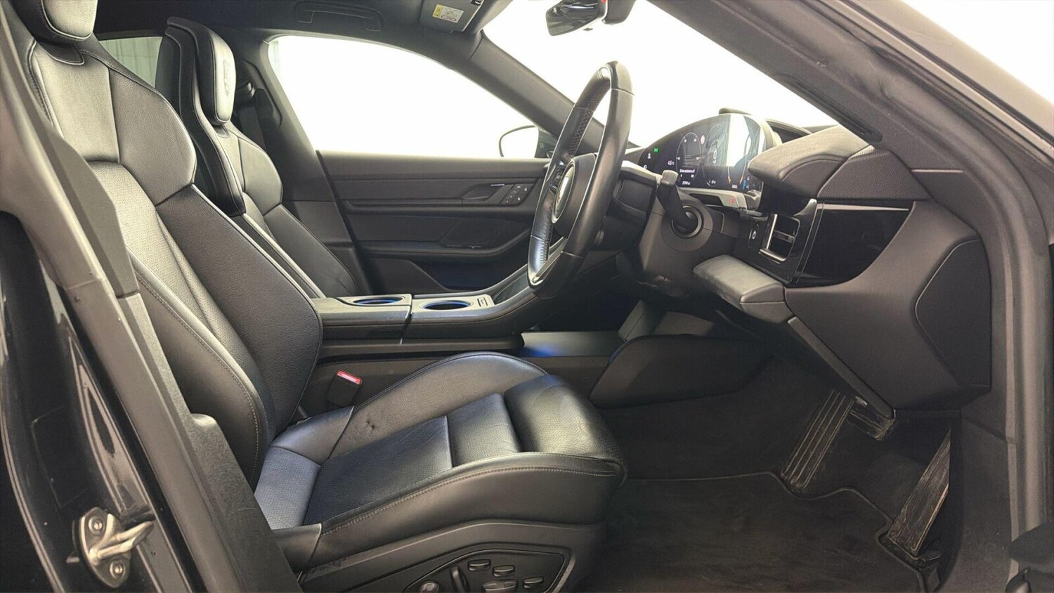 Used Porsche Taycan 2021 for sale - 77470768: Photo 47