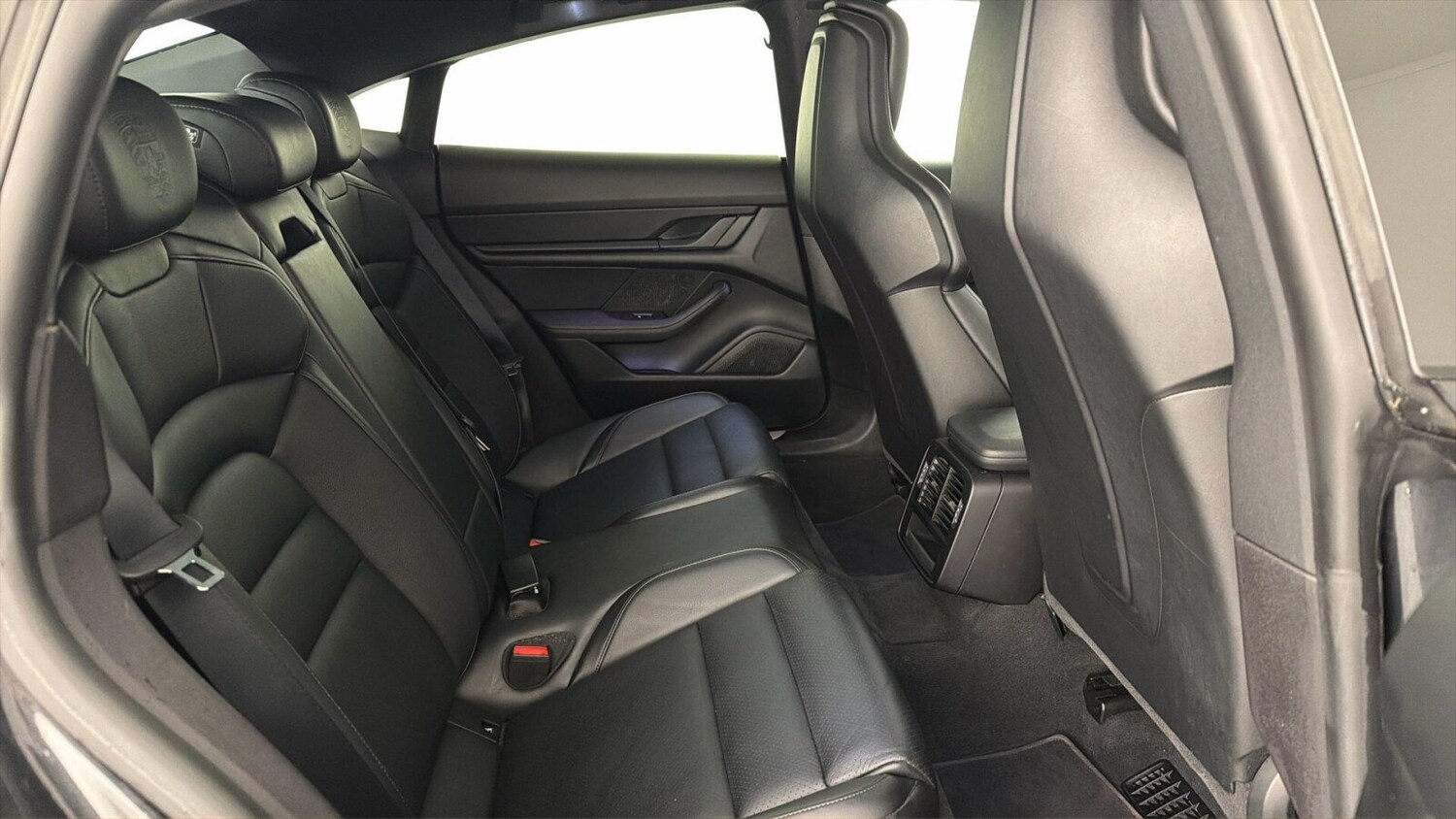 Used Porsche Taycan 2021 for sale - 77470768: Photo 48