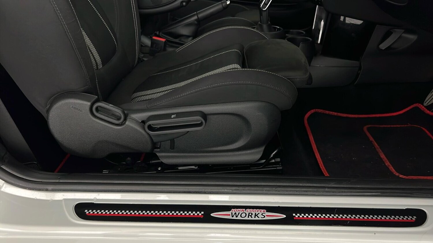 Used MINI Hatch 2019 for sale - 76104171: Photo 32