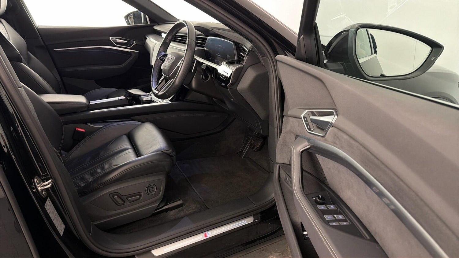 Used Audi e-tron 2022 for sale - 77778375: Photo 16