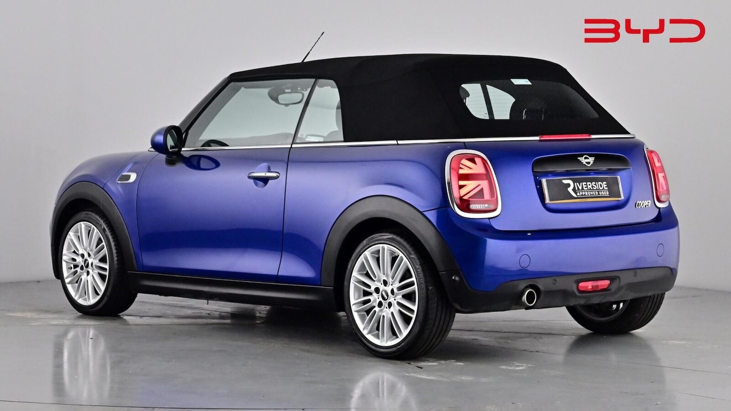 Used MINI Convertible 2018 for sale - 77256370: Photo 2