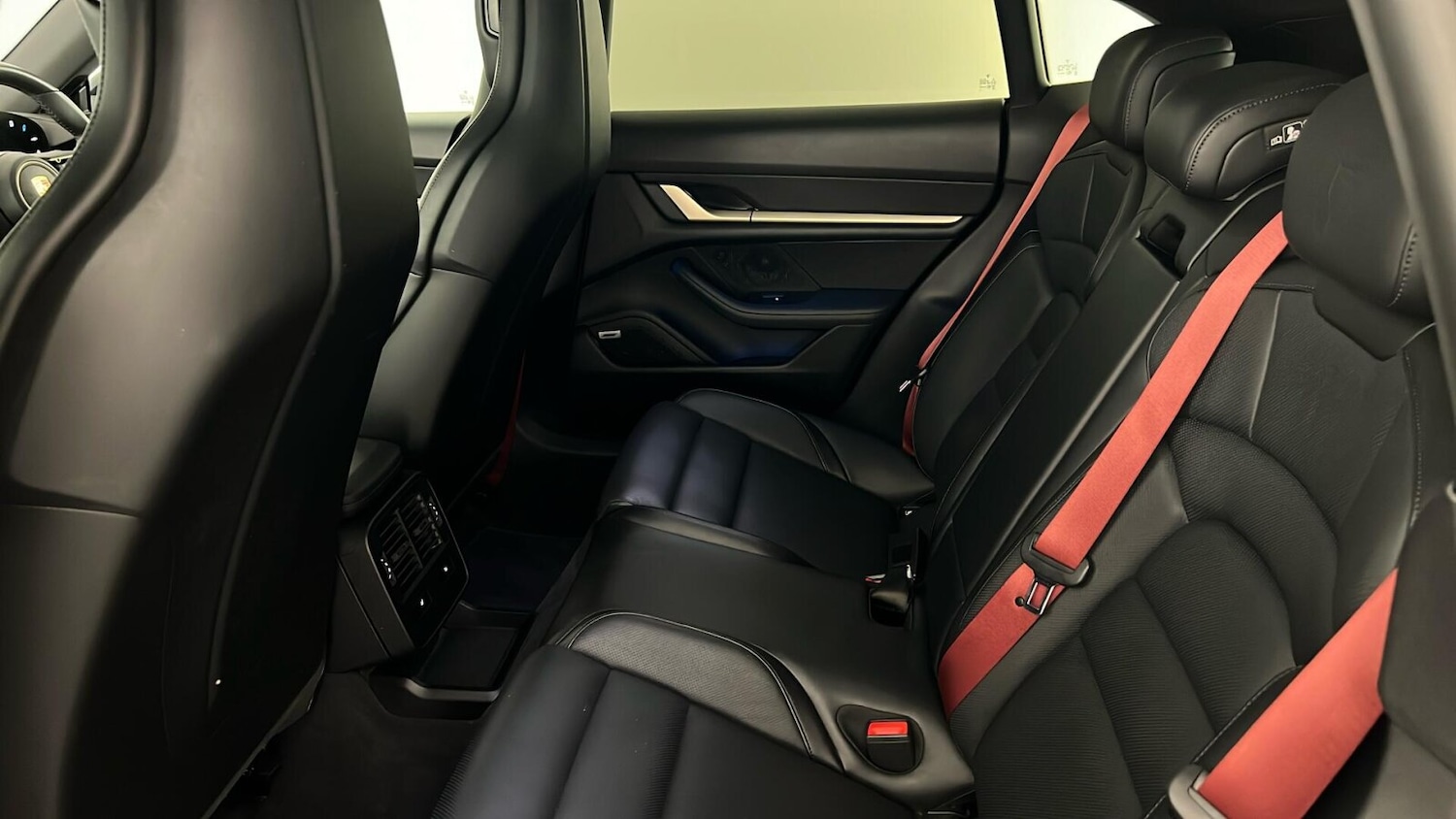 Used Porsche Taycan 2022 for sale - 76804071: Photo 17