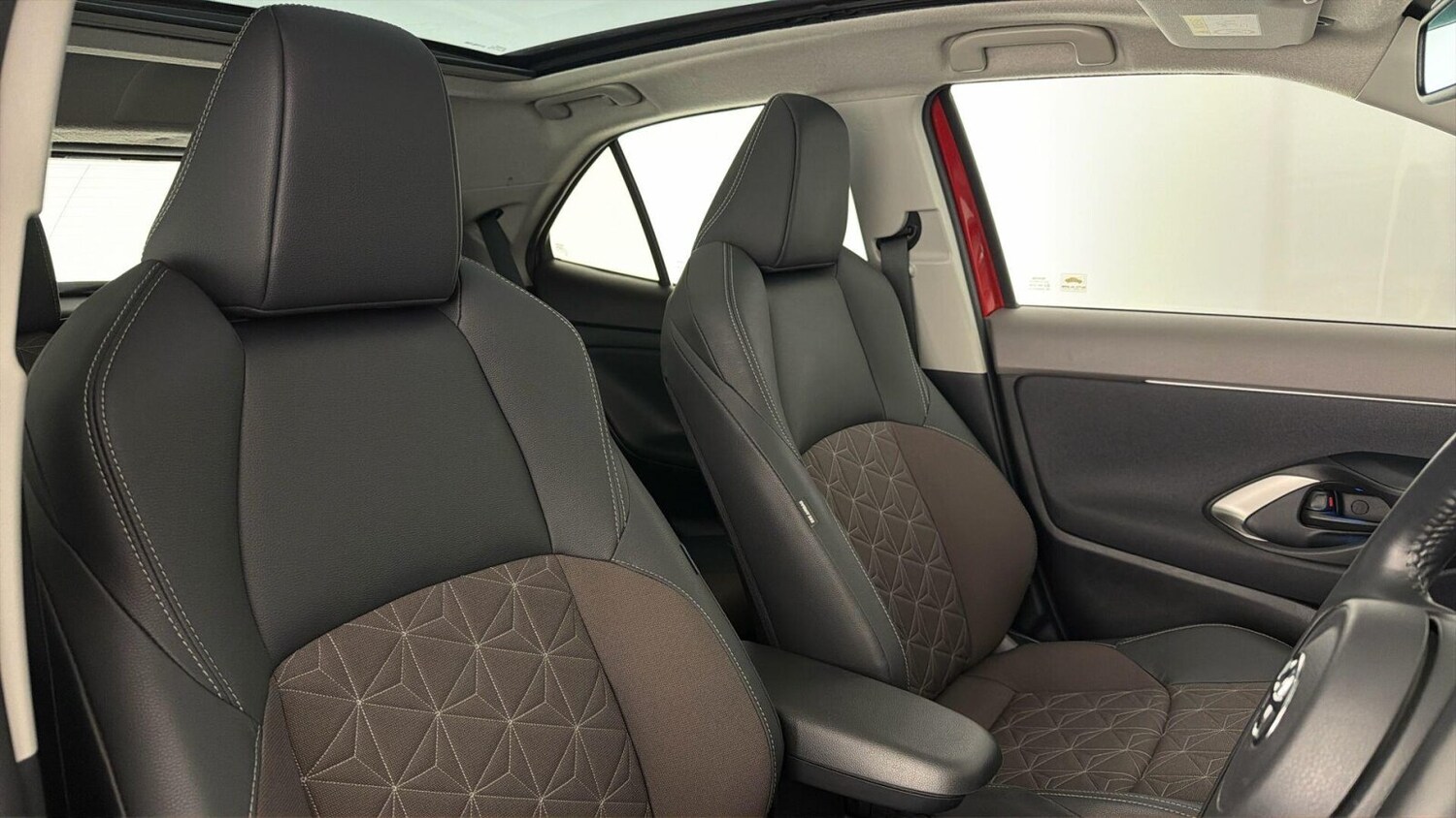 Used Toyota Yaris Cross 2023 for sale - 77461772: Photo 33