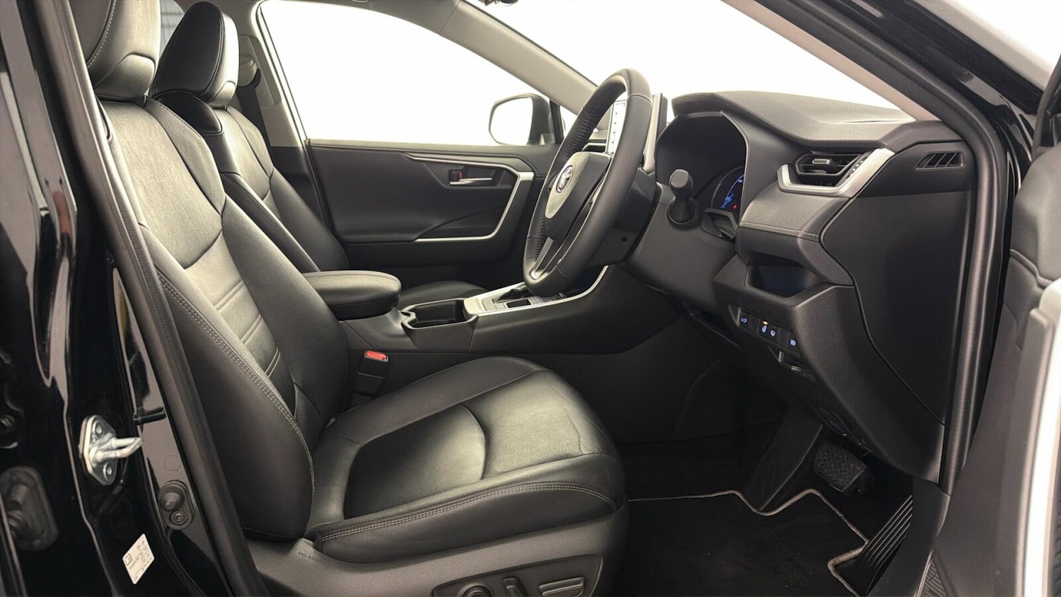 Used Toyota RAV4 2021 for sale - 77560633: Photo 16