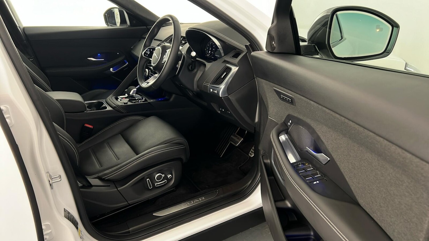 Used Jaguar E-Pace 2024 for sale - 76647949: Photo 25