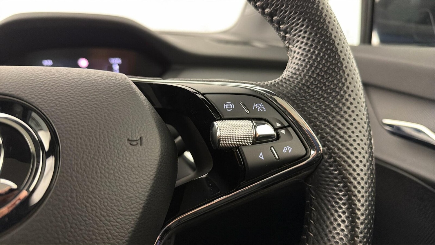 Used Skoda Enyaq 2023 for sale - 77326330: Photo 19