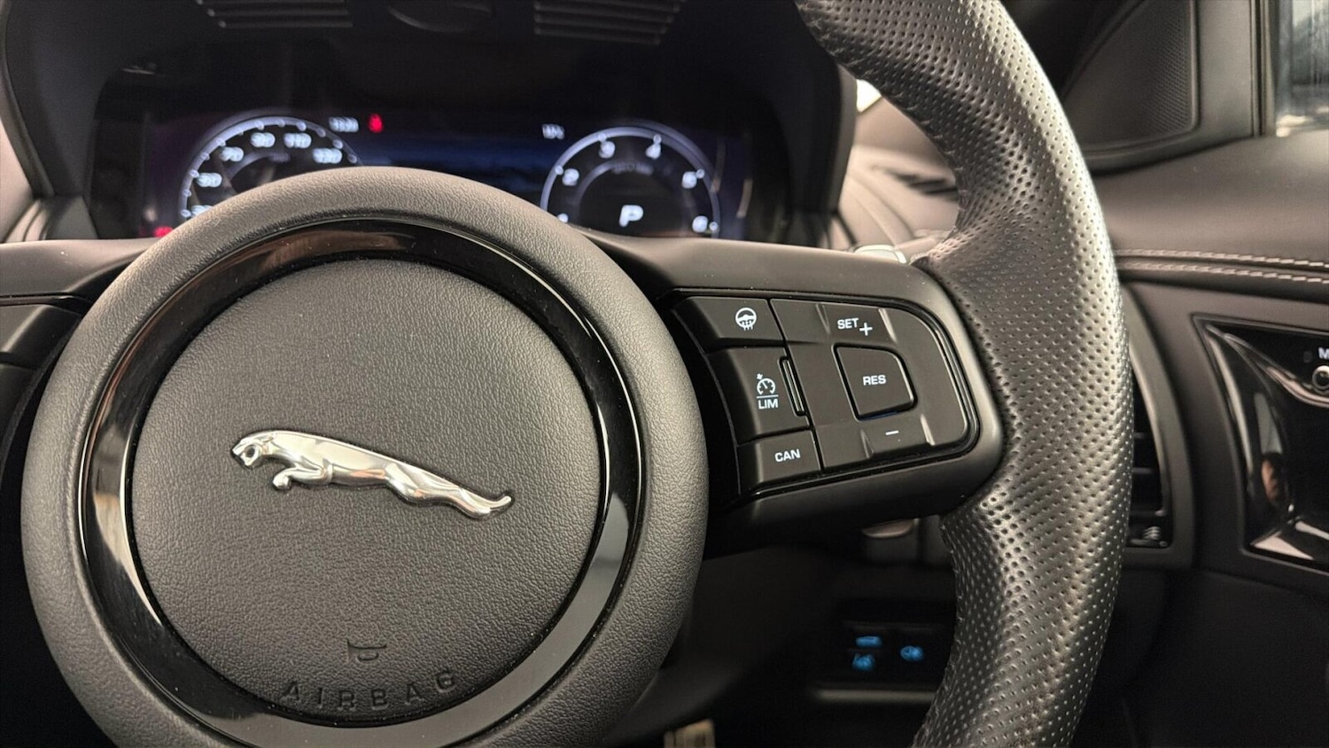 Used Jaguar F-Type 2021 for sale - 78042064: Photo 11