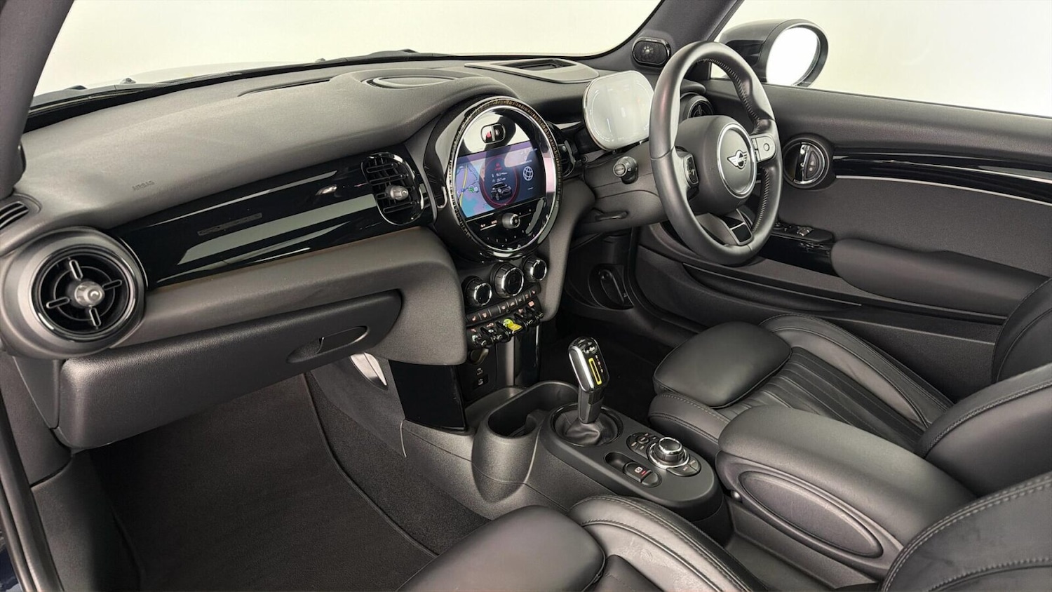 Used MINI Hatch 2022 for sale - 77959876: Photo 2