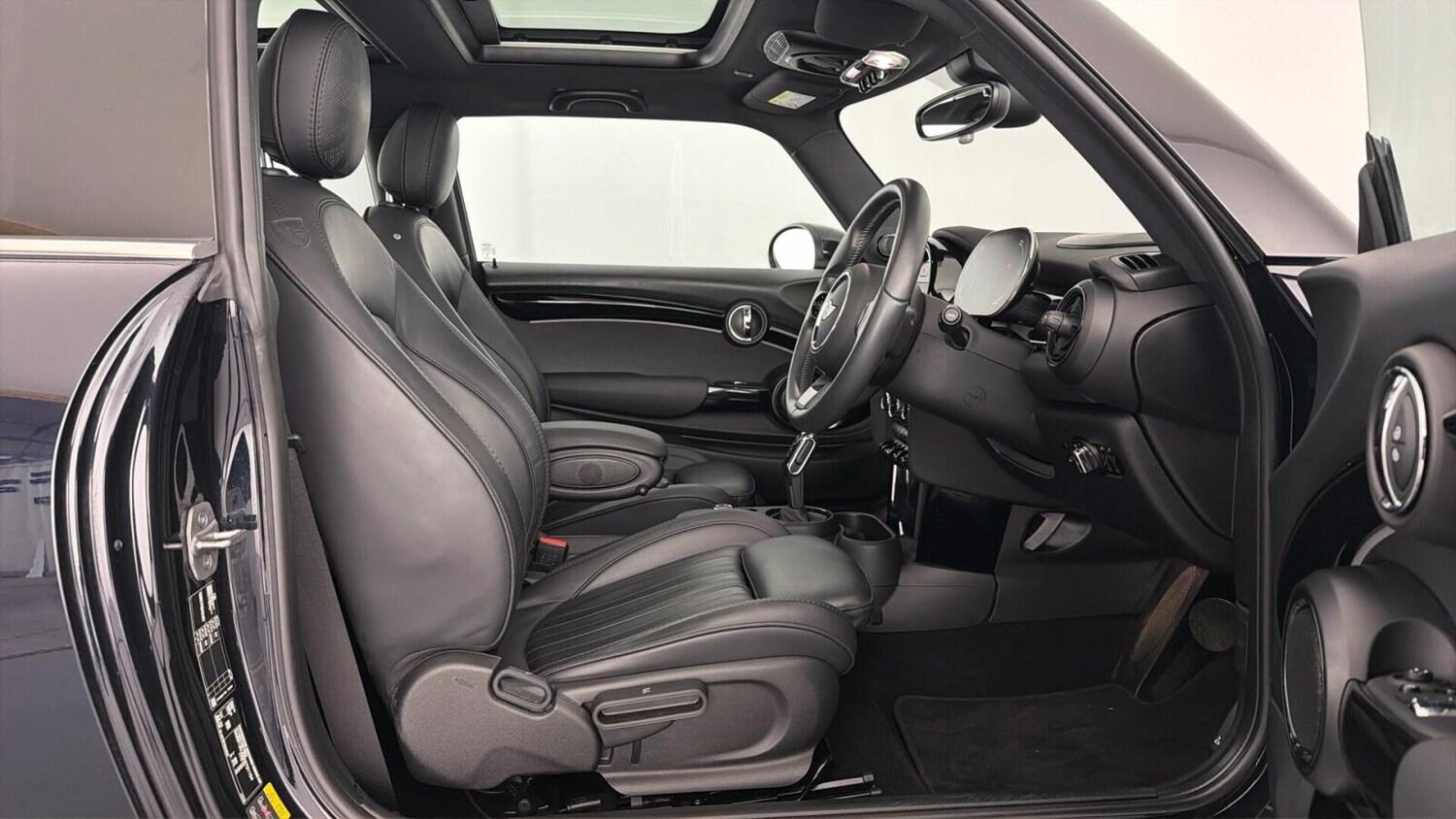 Used MINI Hatch 2022 for sale - 77959876: Photo 8