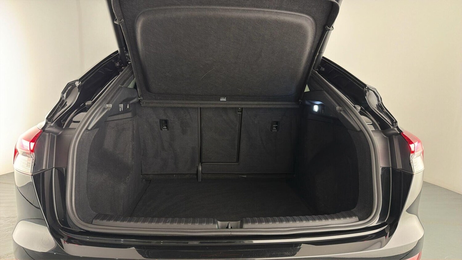 Used Audi Q4 e-tron 2023 for sale - 77685722: Photo 19