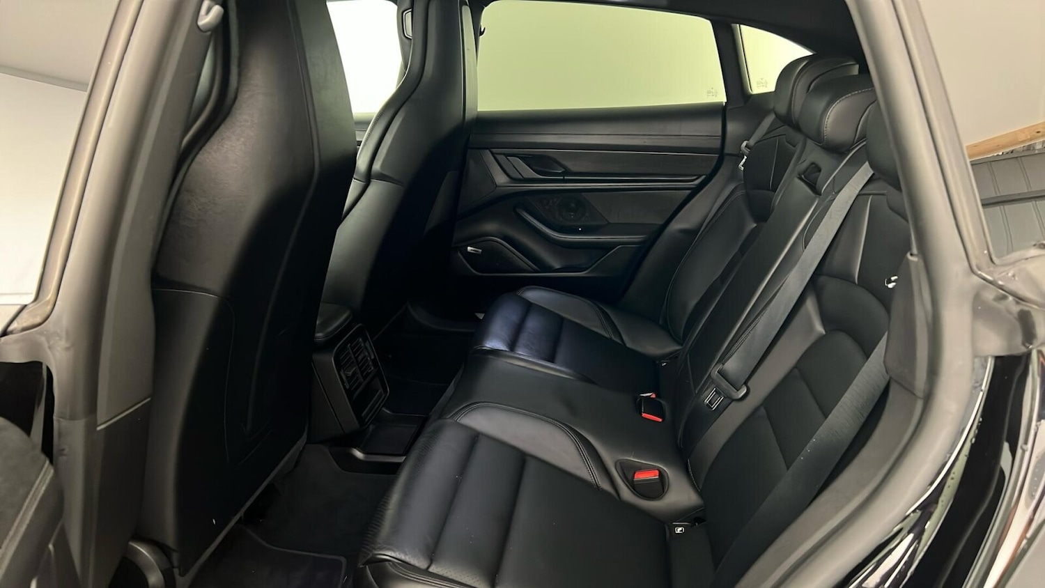 Used Porsche Taycan 2021 for sale - 77198172: Photo 16