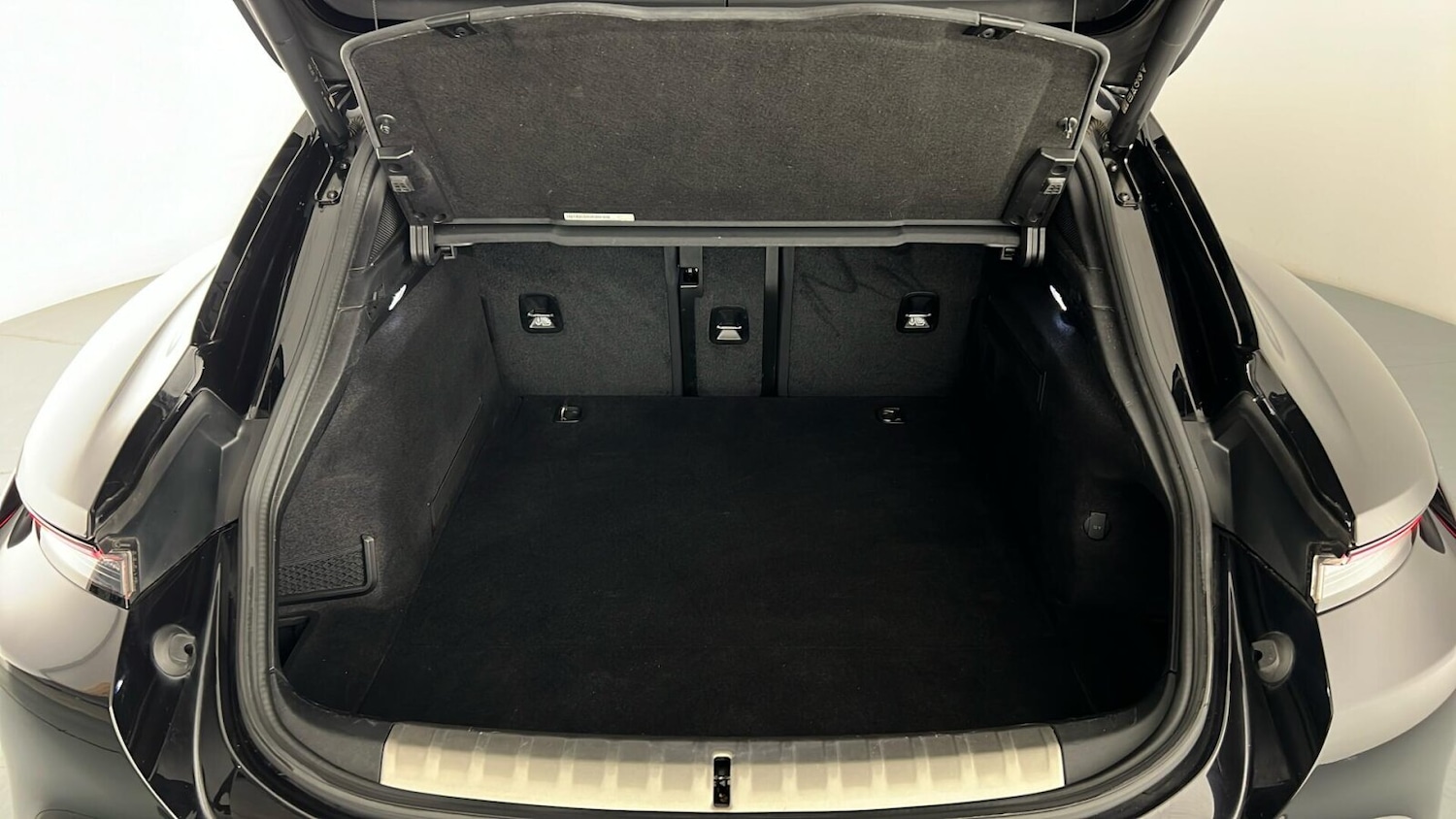 Used Porsche Taycan 2021 for sale - 77198172: Photo 18