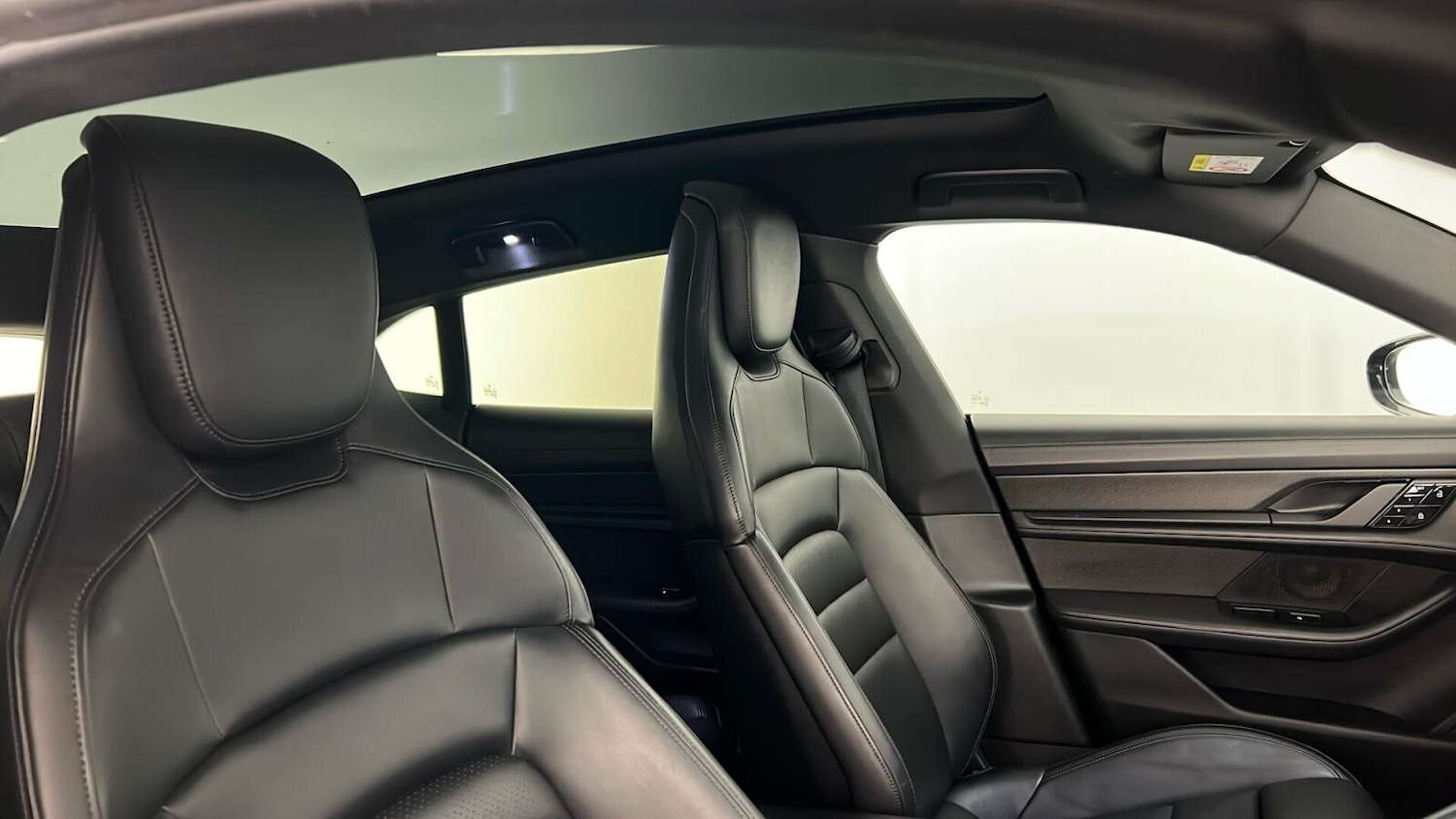 Used Porsche Taycan 2021 for sale - 77198172: Photo 48