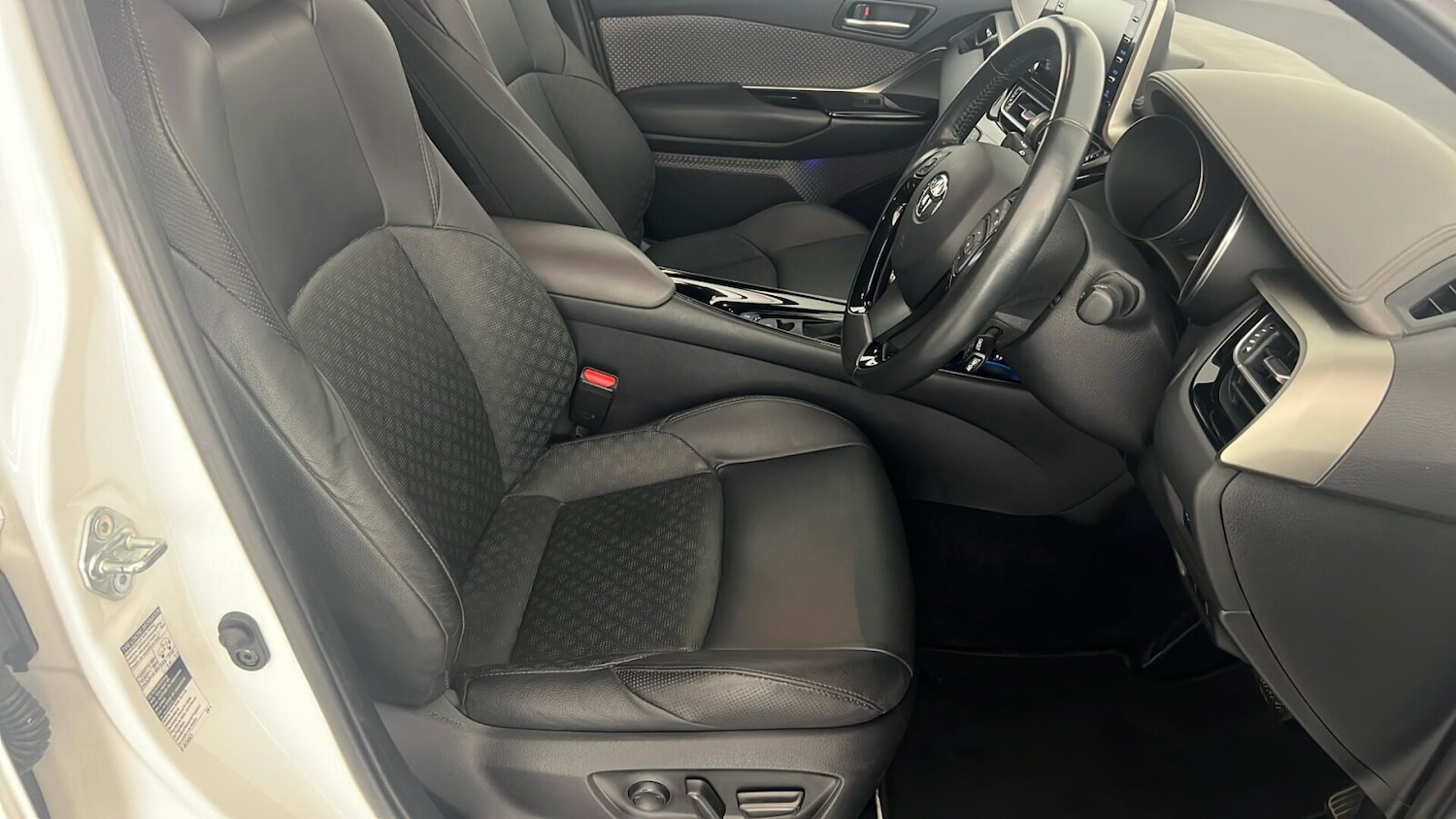 Used Toyota C-HR 2021 for sale - 76154843: Photo 24