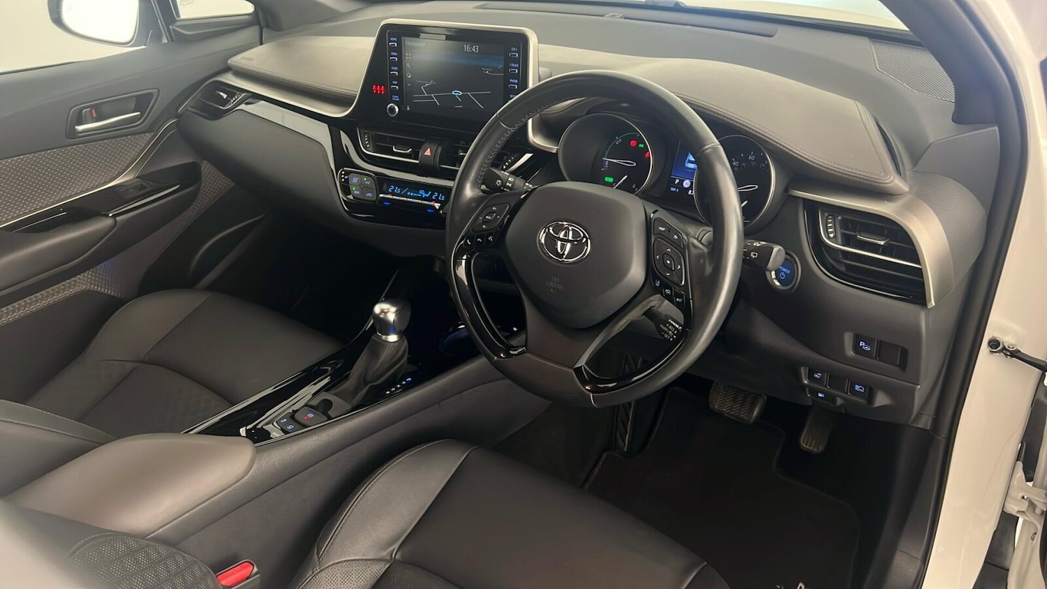 Used Toyota C-HR 2021 for sale - 76154843: Photo 4