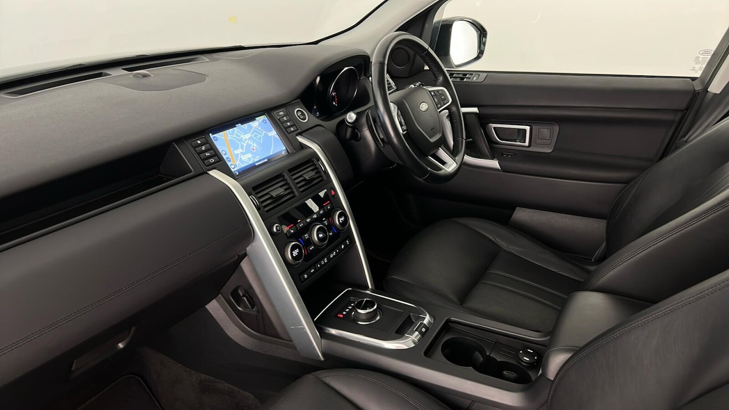 Used Land Rover Discovery Sport 2018 for sale - 76817653: Photo 3