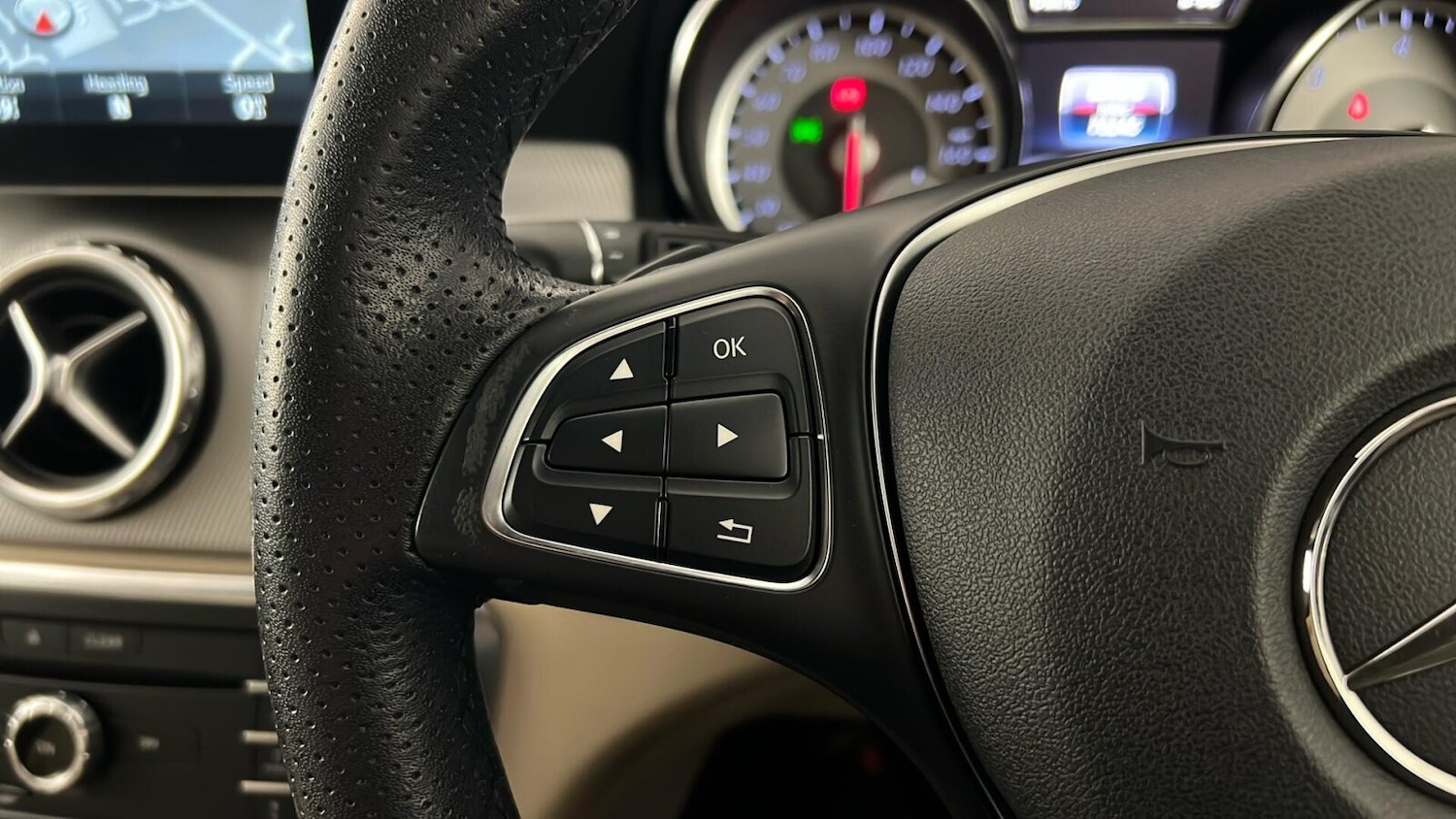 Used Mercedes-Benz GLA 2016 for sale - 76660867: Photo 22