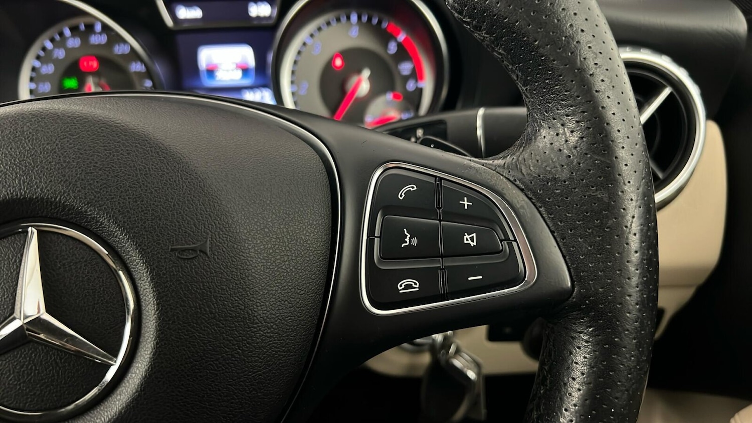 Used Mercedes-Benz GLA 2016 for sale - 76660867: Photo 23