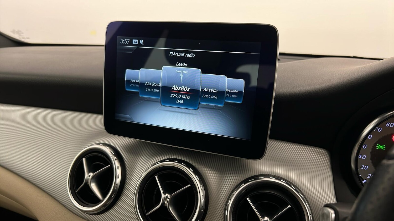 Used Mercedes-Benz GLA 2016 for sale - 76660867: Photo 44