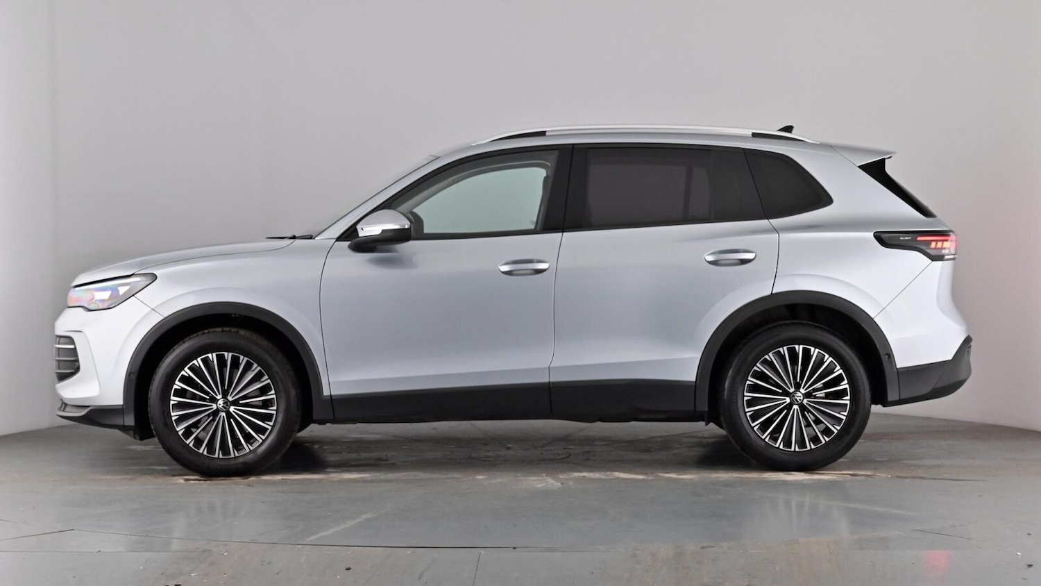 Used Volkswagen Tiguan 2024 for sale - 77492676: Photo 53