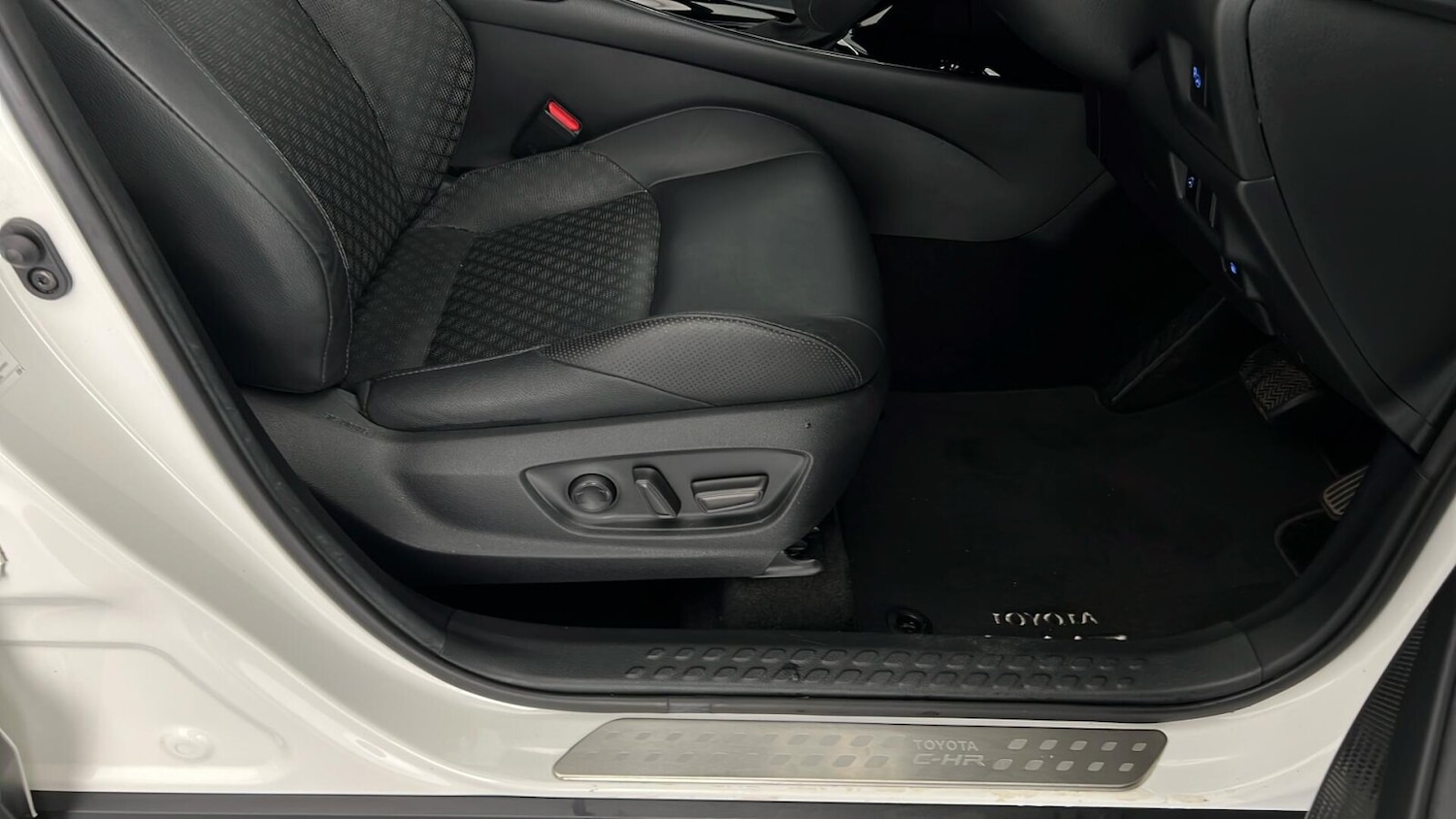 Used Toyota C-HR 2021 for sale - 76161477: Photo 33