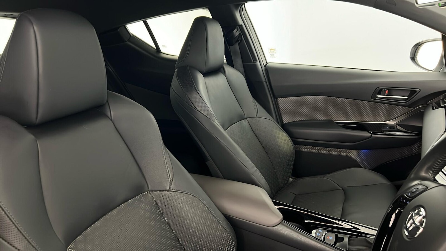 Used Toyota C-HR 2021 for sale - 76161477: Photo 34