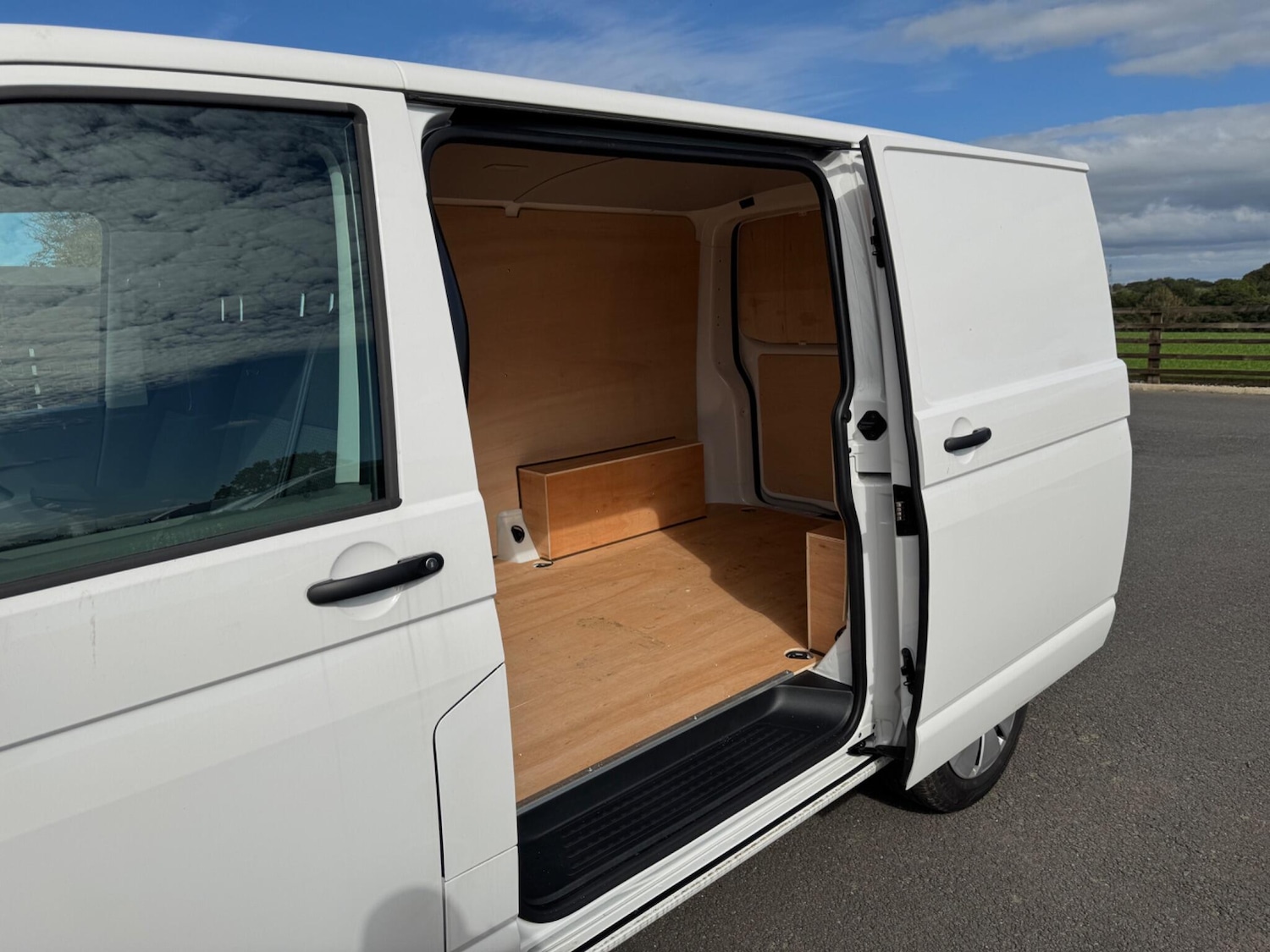 Used Volkswagen Transporter 2024 for sale - 76990326: Photo 11