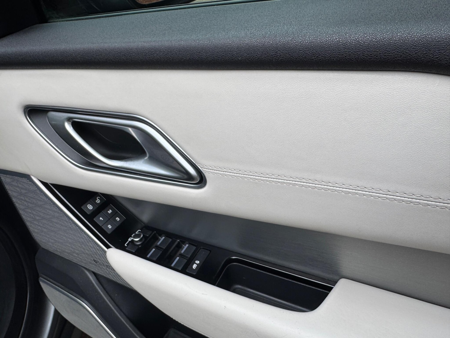 Used Land Rover Range Rover Velar 2017 for sale - 77611477: Photo 19