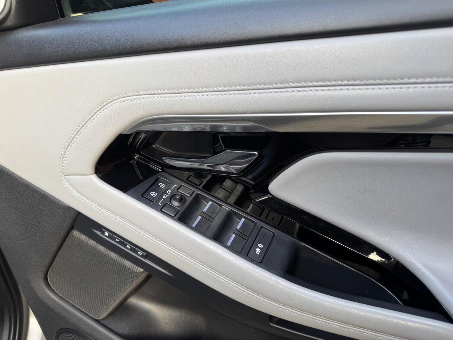 Used Land Rover Range Rover Evoque 2023 for sale - 77853035: Photo 19