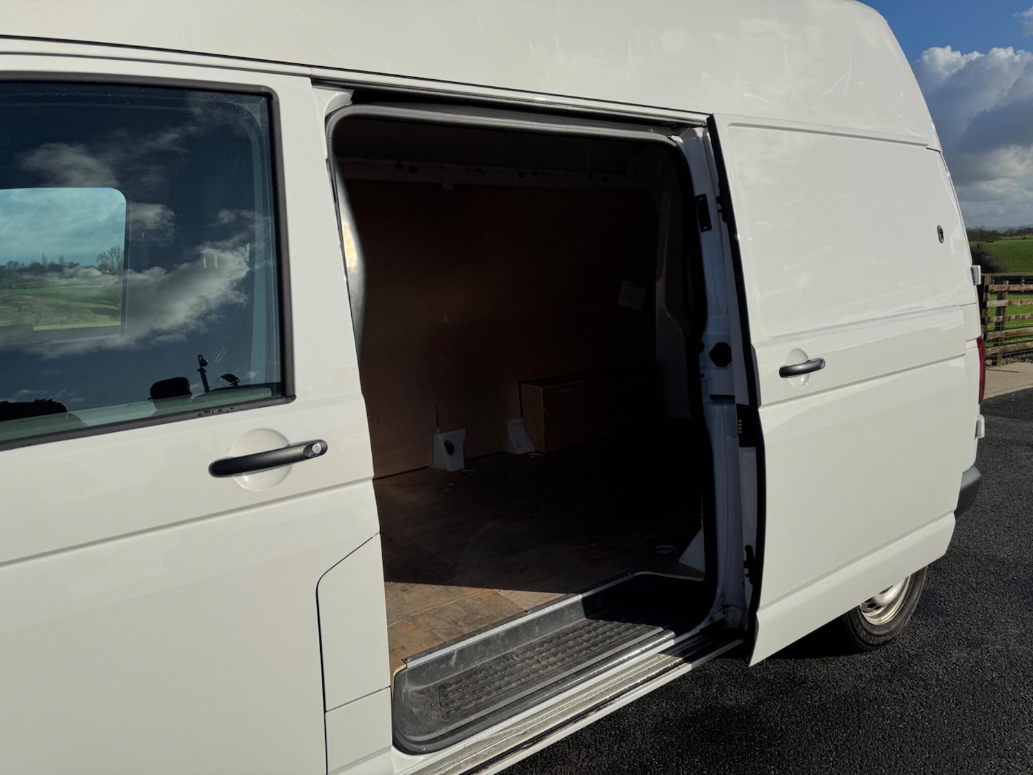 Used Volkswagen Transporter 2024 for sale - 76990585: Photo 11