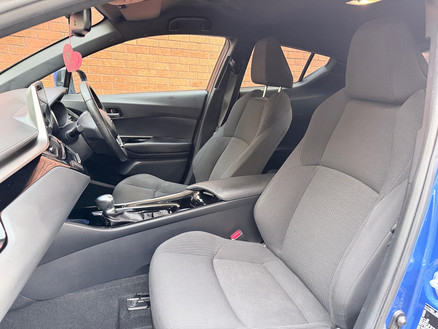 Used Toyota C-HR for sale - 76991810: Photo 17