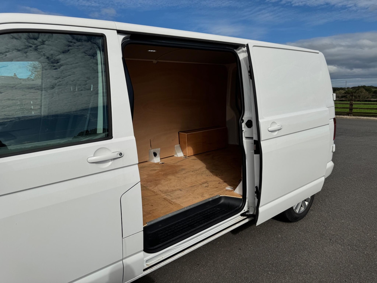 Used Volkswagen Transporter 2024 for sale - 77097534: Photo 11