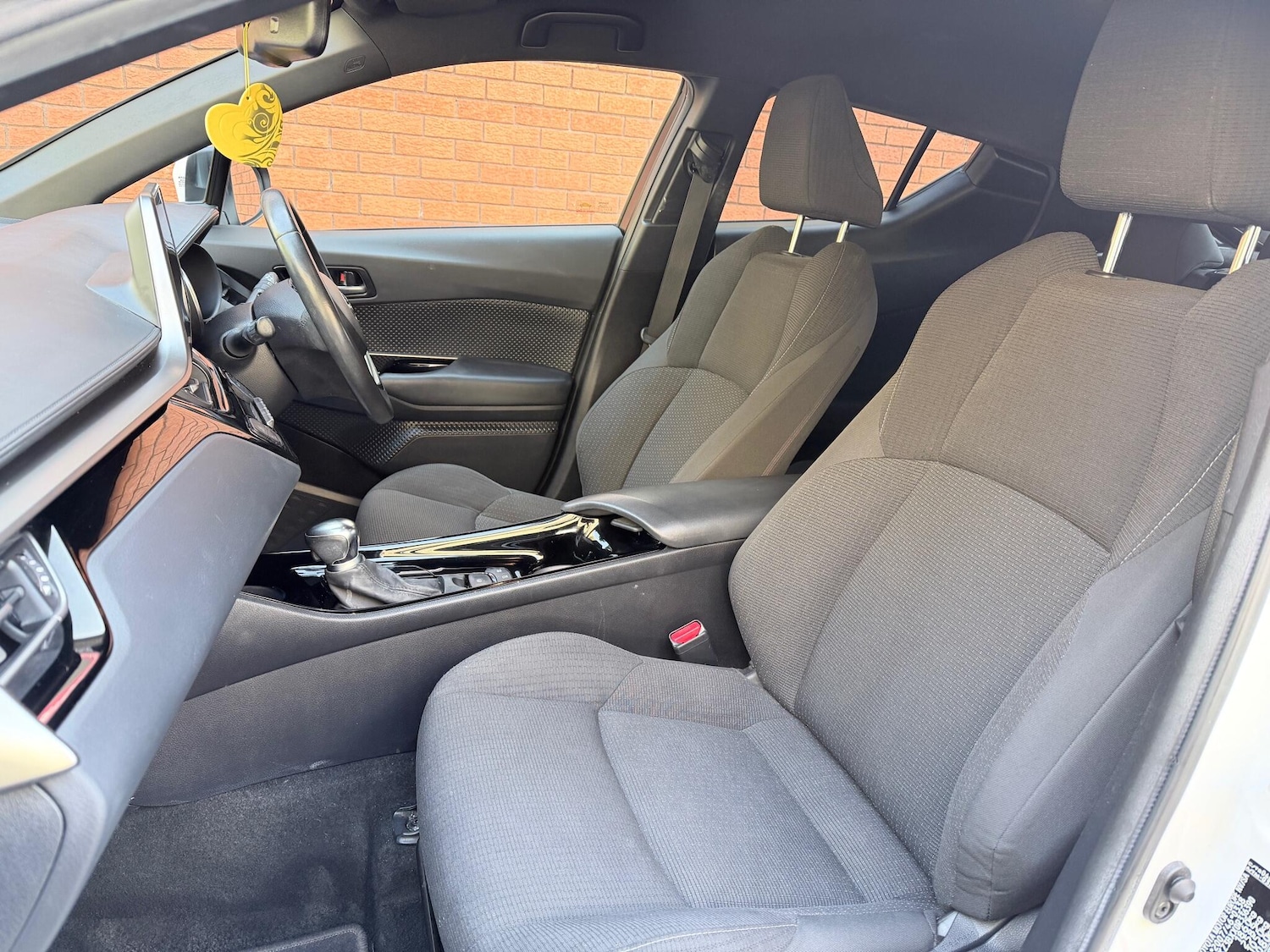 Used Toyota C-HR for sale - 76995250: Photo 15