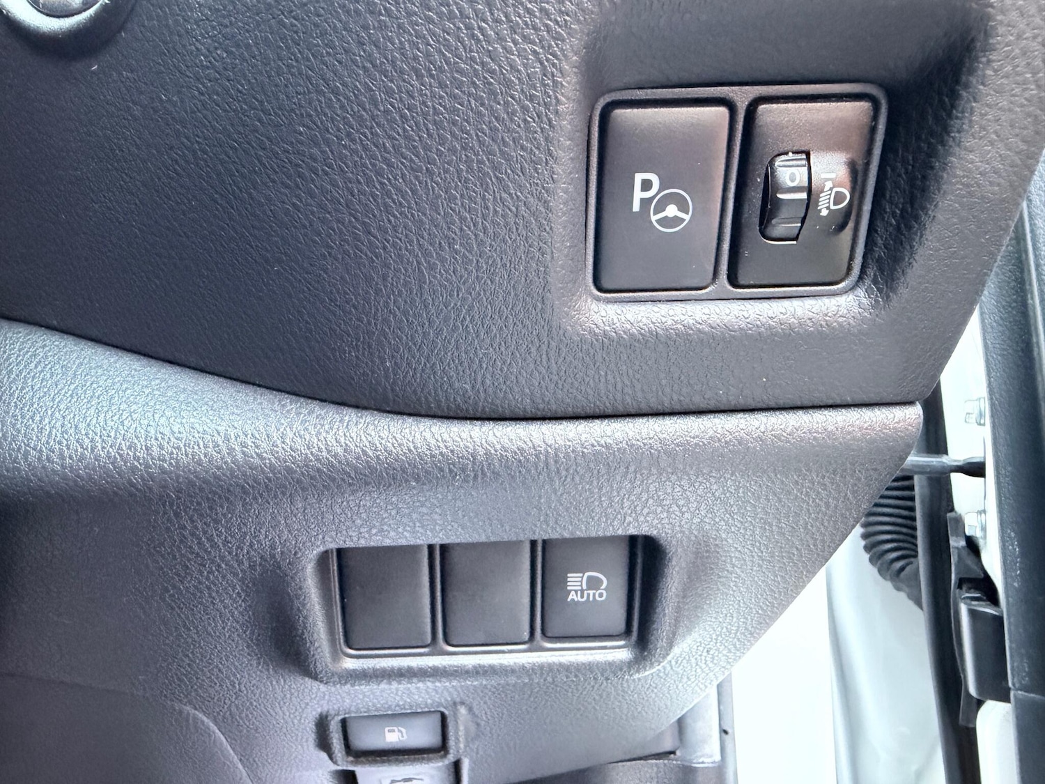 Used Toyota C-HR for sale - 76995250: Photo 25